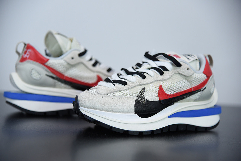 NIKE SACAI X VAPORWAFFLE 