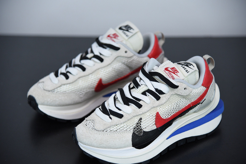 NIKE SACAI X VAPORWAFFLE 