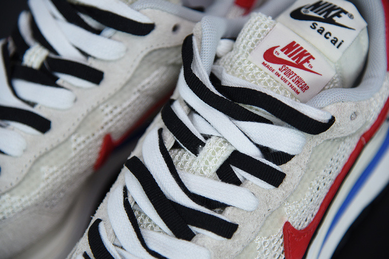 NIKE SACAI X VAPORWAFFLE 