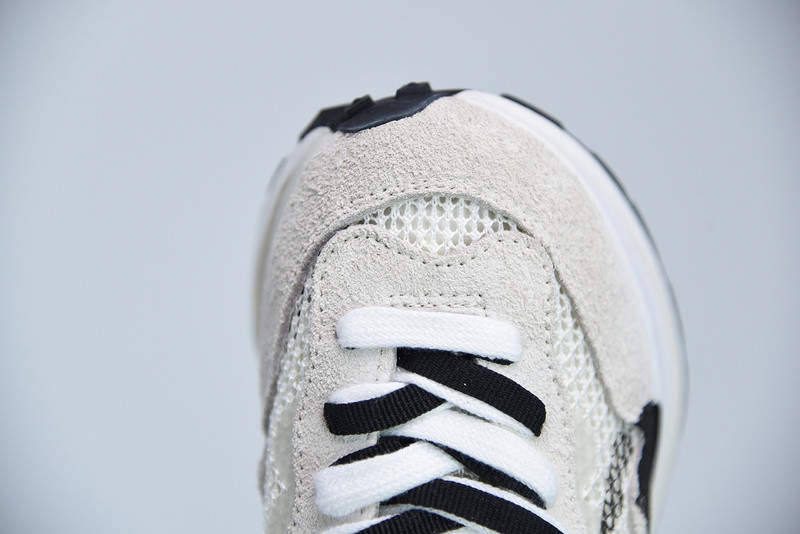 NIKE SACAI X VAPORWAFFLE 