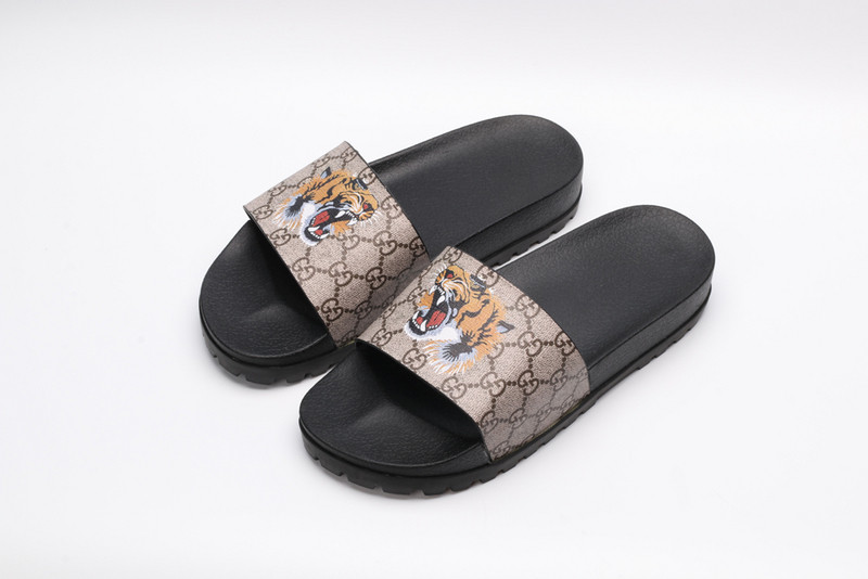 G*u*i sandals