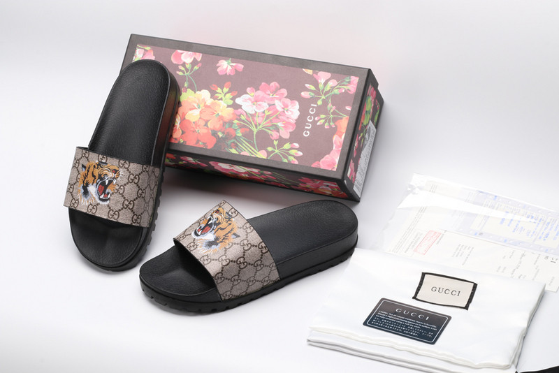 G*u*i sandals
