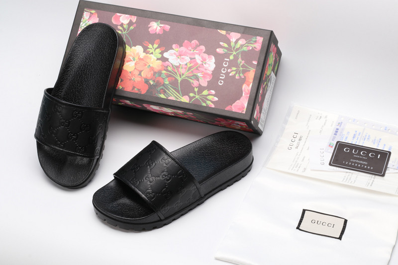 G*u*i sandals