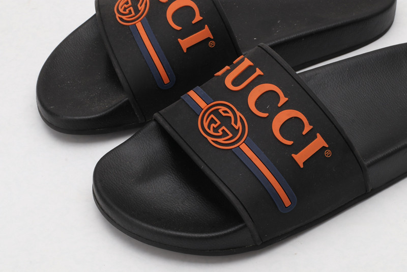 G*u*i sandals