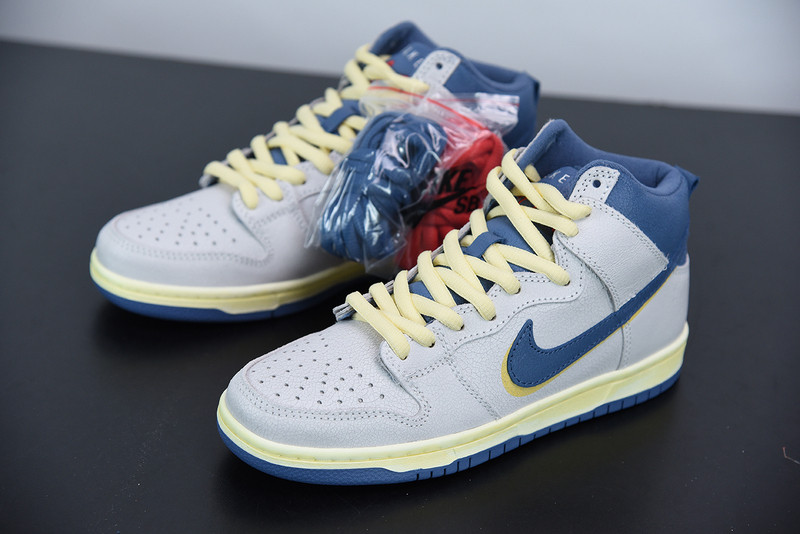 ATLAS X SB DUNK LOW 