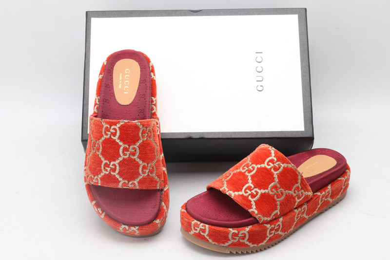 G*u*i sandals