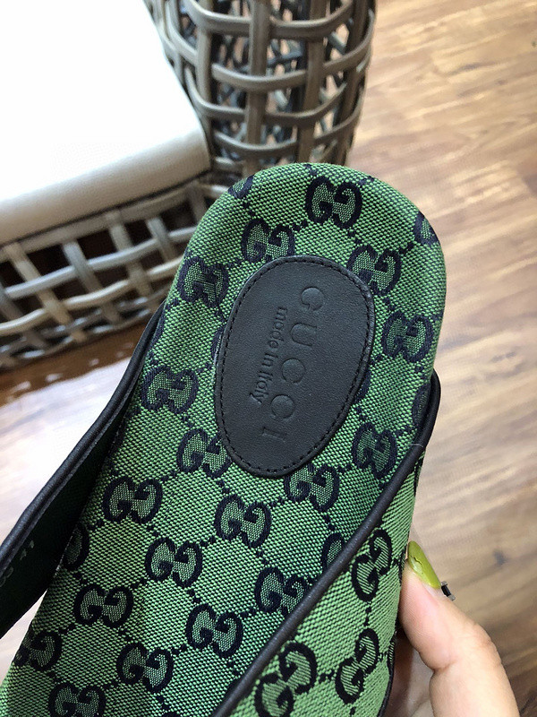 G*u*i sandals