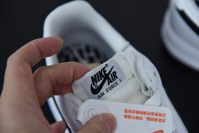 NIKE AIR FORCE 1 