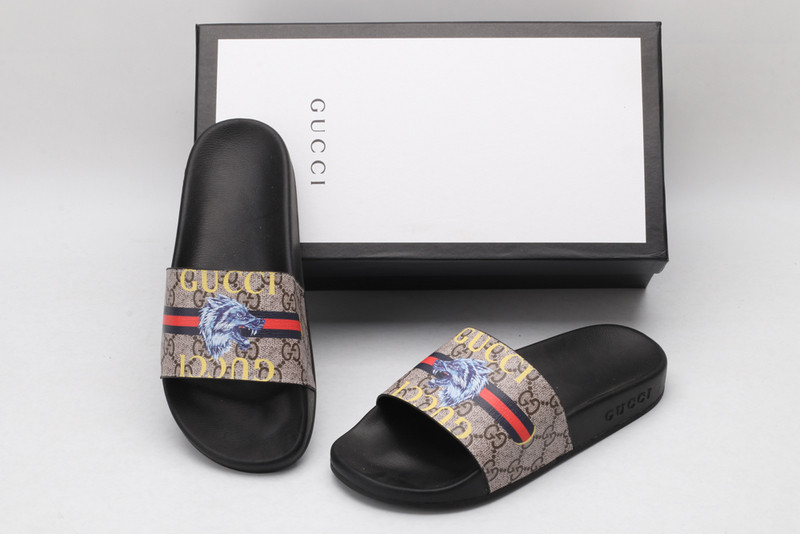 G*u*i sandals