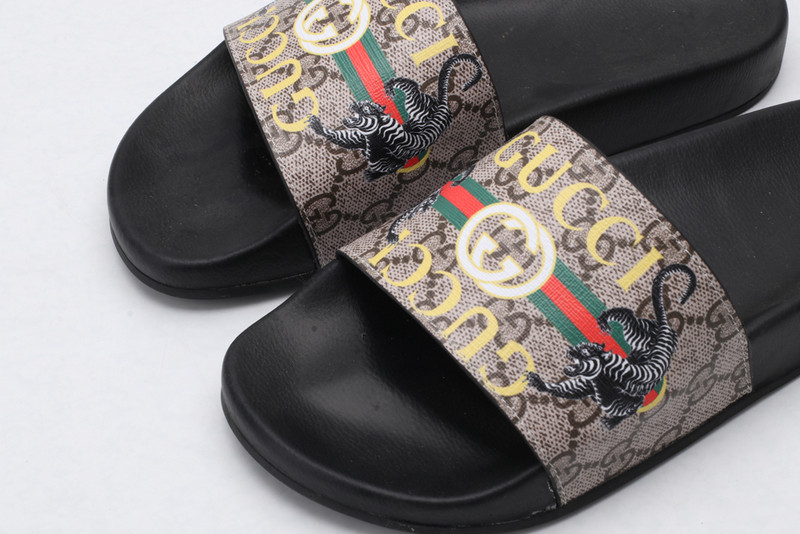 G*u*i sandals