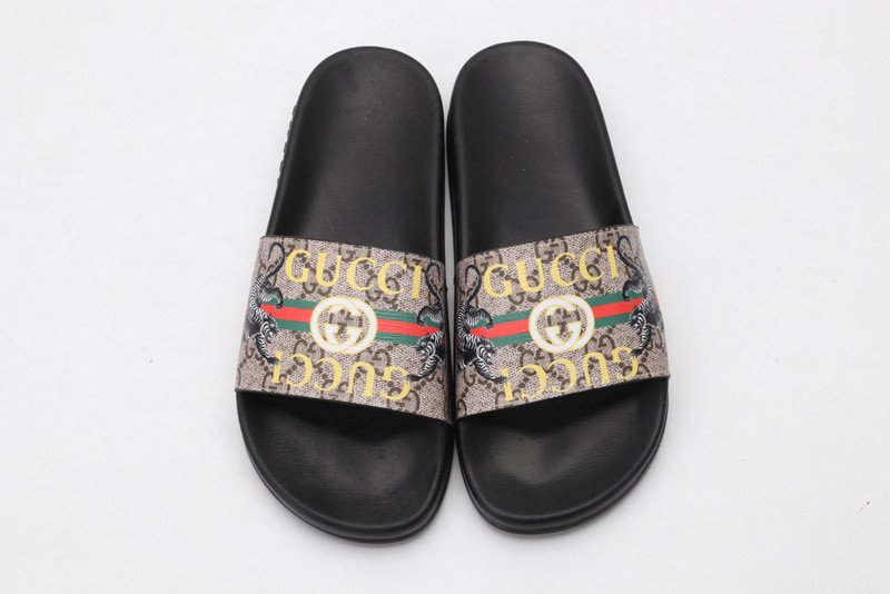 G*u*i sandals