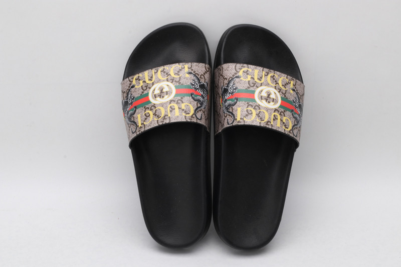 G*u*i sandals