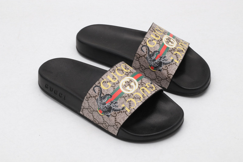 G*u*i sandals
