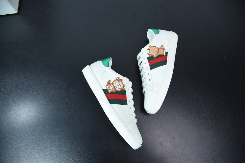 G*u*i sneaker