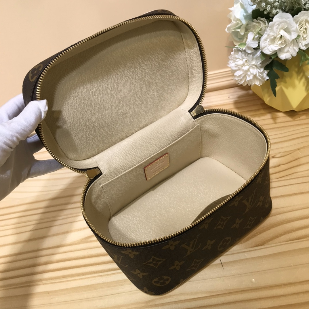 LVT PURSE GM