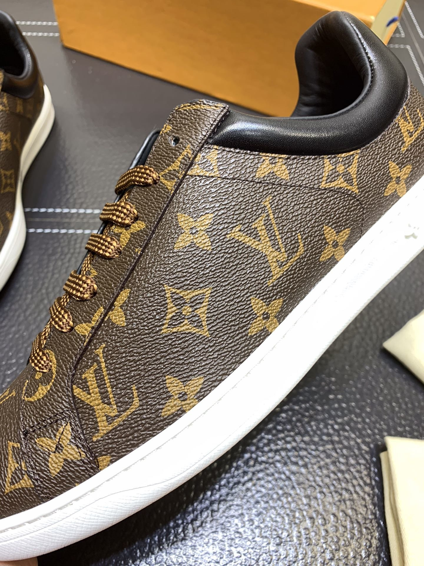 LVT SNEAKERS