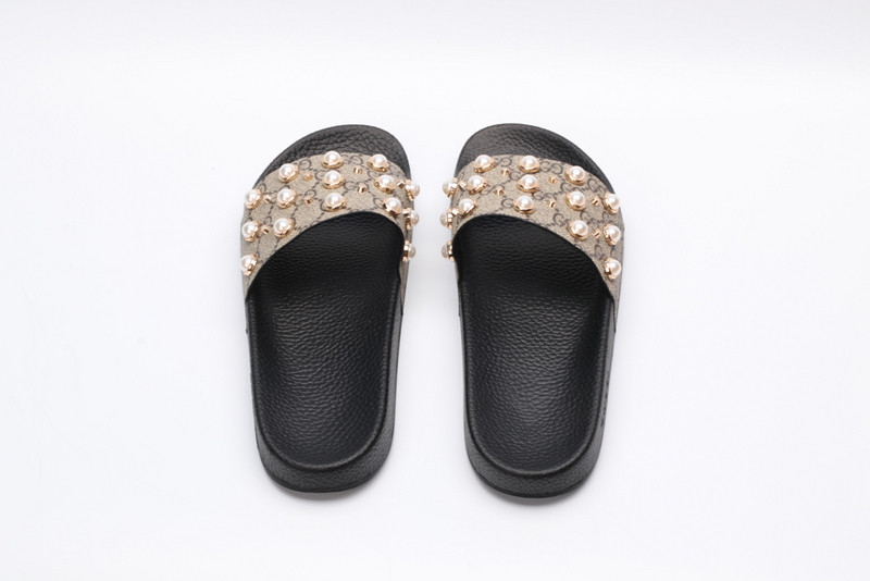 G*u*i sandals
