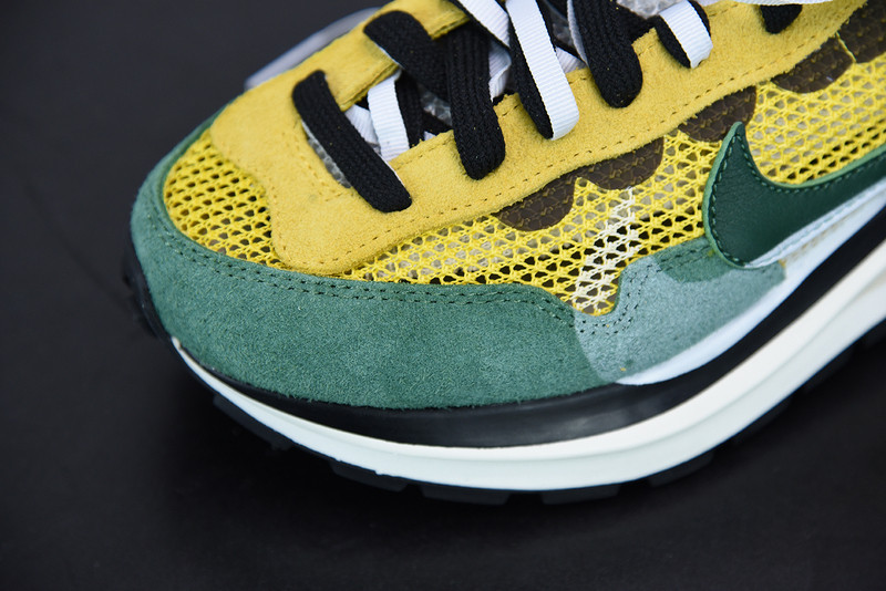NIKE SACAI X VAPORWAFFLE 