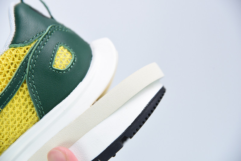 NIKE SACAI X VAPORWAFFLE 