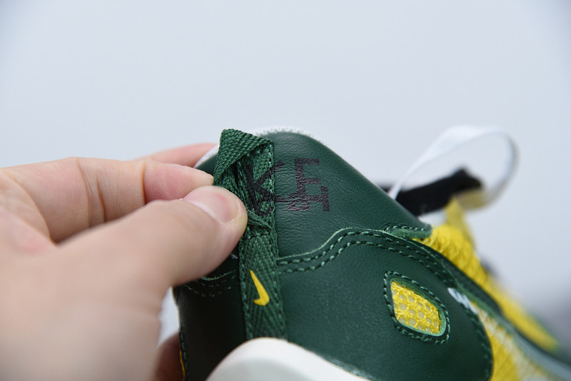 NIKE SACAI X VAPORWAFFLE 