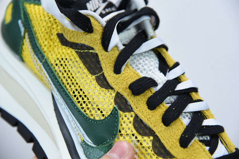 NIKE SACAI X VAPORWAFFLE 
