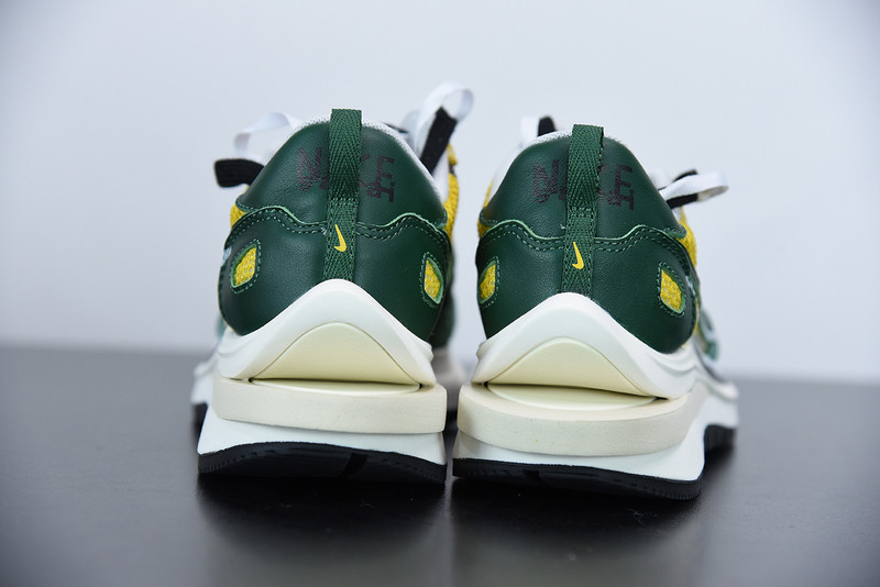 NIKE SACAI X VAPORWAFFLE 