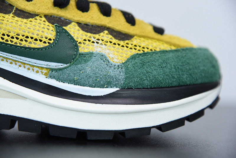 NIKE SACAI X VAPORWAFFLE 