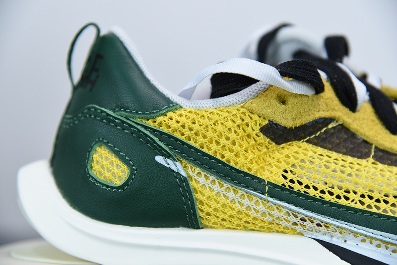 NIKE SACAI X VAPORWAFFLE 