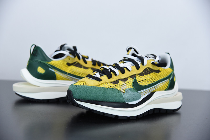 NIKE SACAI X VAPORWAFFLE 