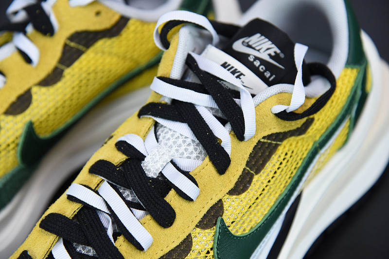NIKE SACAI X VAPORWAFFLE 