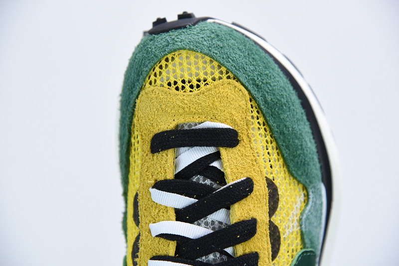 NIKE SACAI X VAPORWAFFLE 
