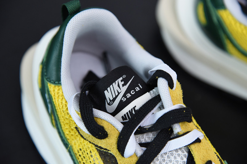 NIKE SACAI X VAPORWAFFLE 