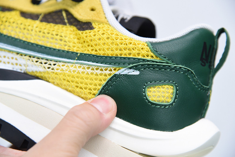 NIKE SACAI X VAPORWAFFLE 