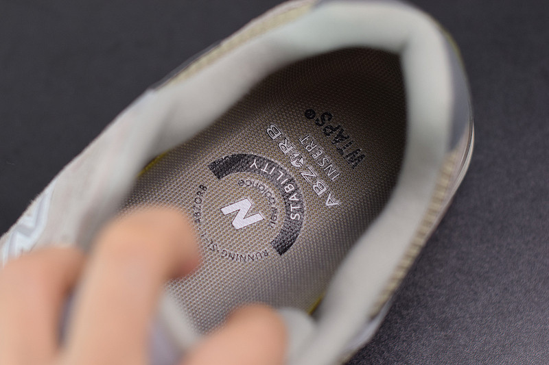 NEW BALANCE M992WT