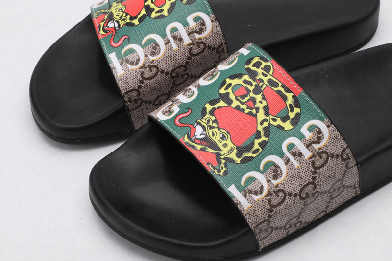 G*u*i sandals