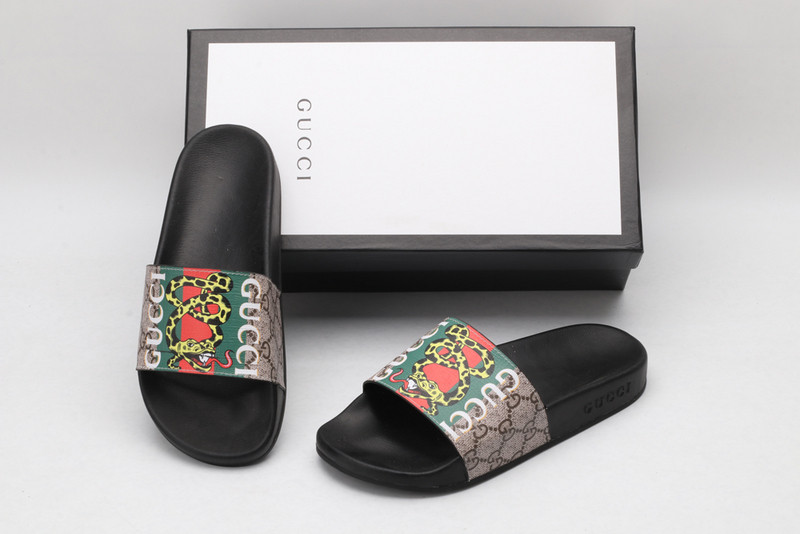 G*u*i sandals