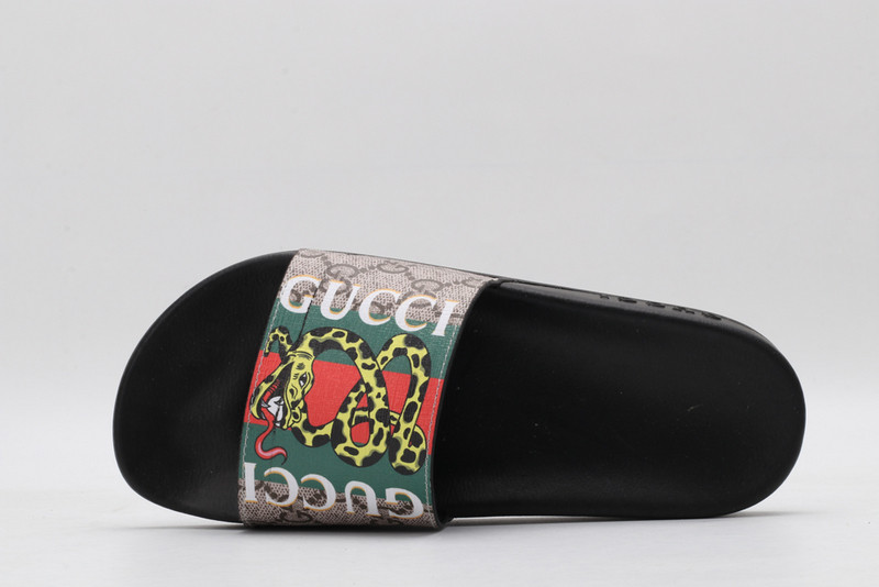 G*u*i sandals