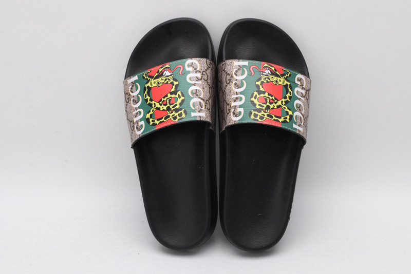 G*u*i sandals