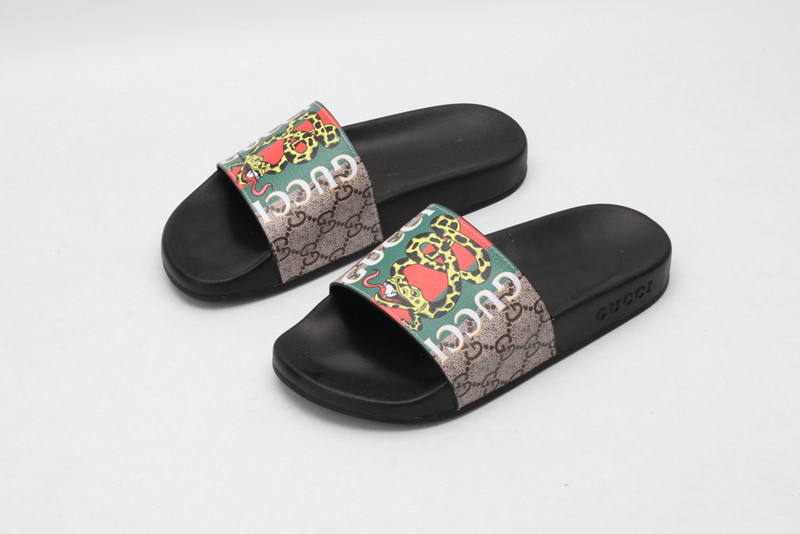 G*u*i sandals