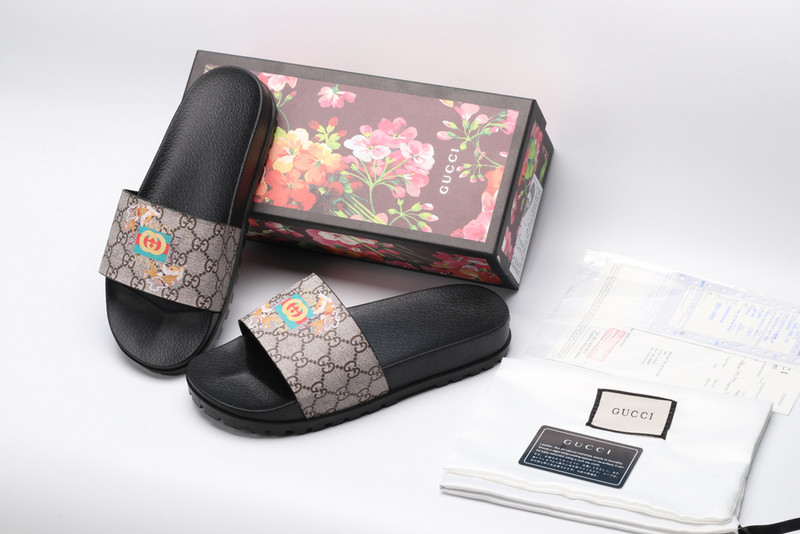 G*u*i sandals