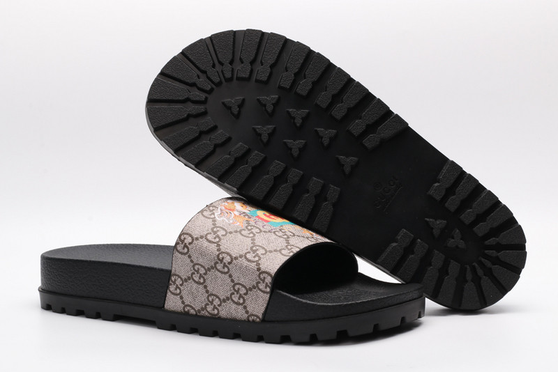 G*u*i sandals