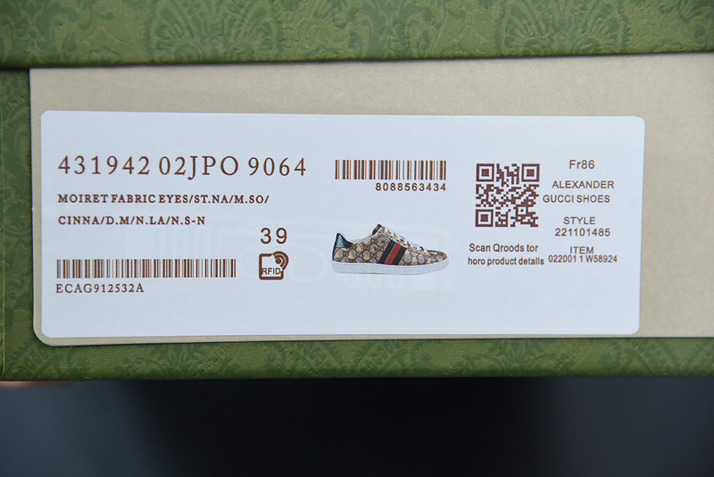 G*u*i sneaker