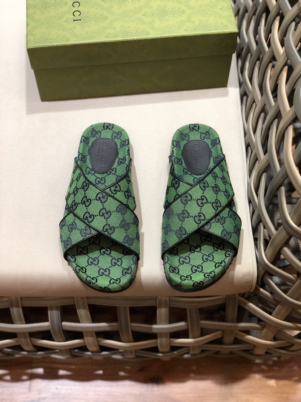 G*u*i sandals
