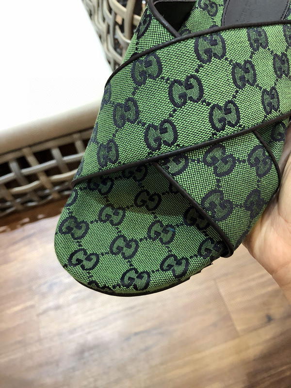 G*u*i sandals
