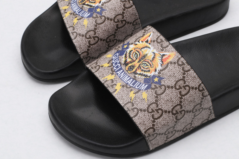 G*u*i sandals