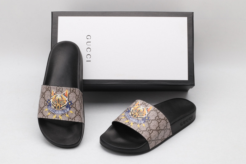 G*u*i sandals