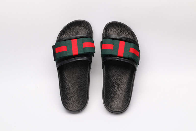 G*u*i sandals