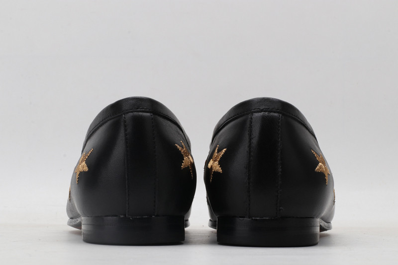 G*u*i sandals