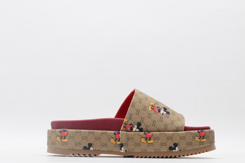 G*u*i sandals
