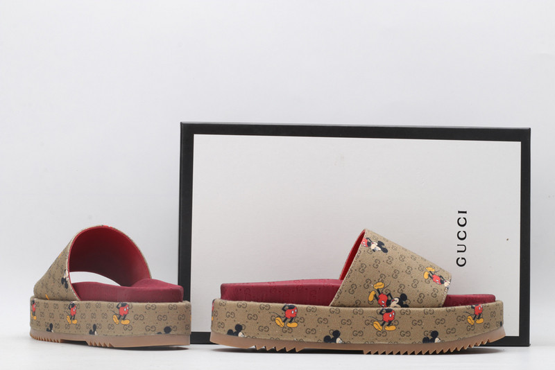 G*u*i sandals